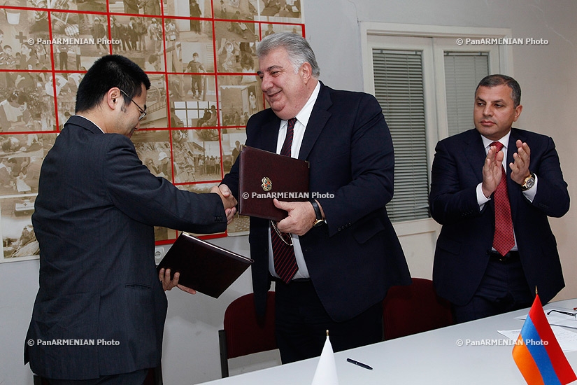Հայկական Կարմիր խաչի ընկերության նախագահ Մխիթար Մնացականյանը և Ռուսաստամում Ճապոնիայի դեսպանատան առաջին քարտուղար Կեիշուկե Յամագիշին ստորագրեցին համագործակցության պայմանագիր