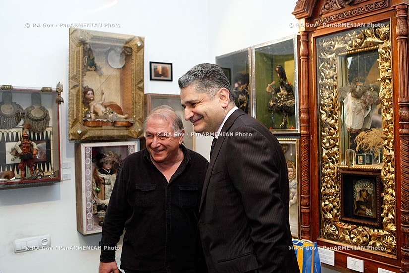 ՀՀ Կառավարություն. «Գրական տապան 2013» փառատոնի շրջանակում ՀՀ վարչապետ Տիգրան Սարգսյանը հանդիպեց օտարերկրյա գրողներին Ս.Փարաջանովի տուն- թանգարանում