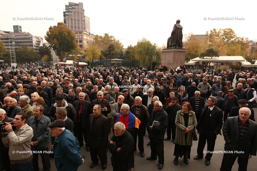 Митинг воинов-освободителей на площади Свободы 