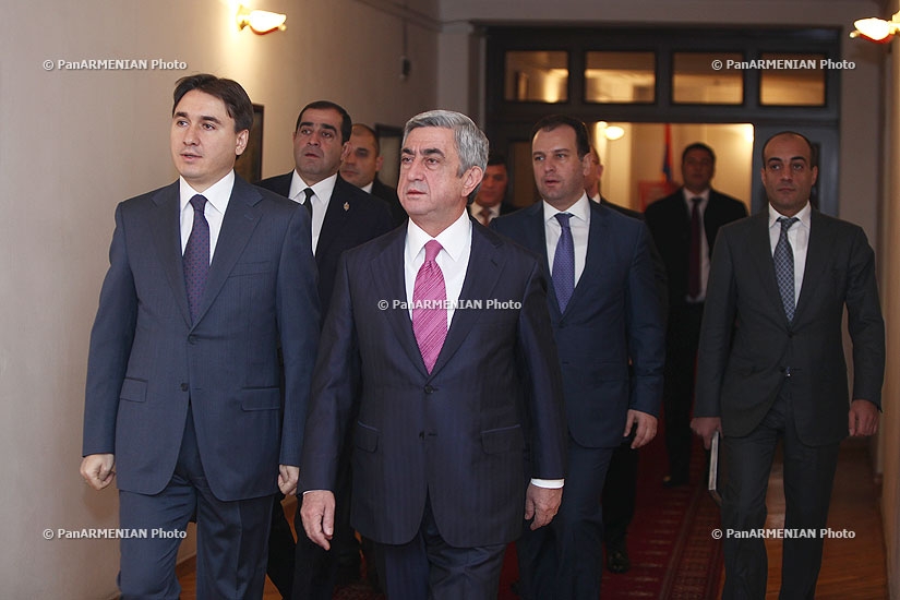 RA President Serzh Sargsyan holds a meeting at the Ministry of Territorial Administration