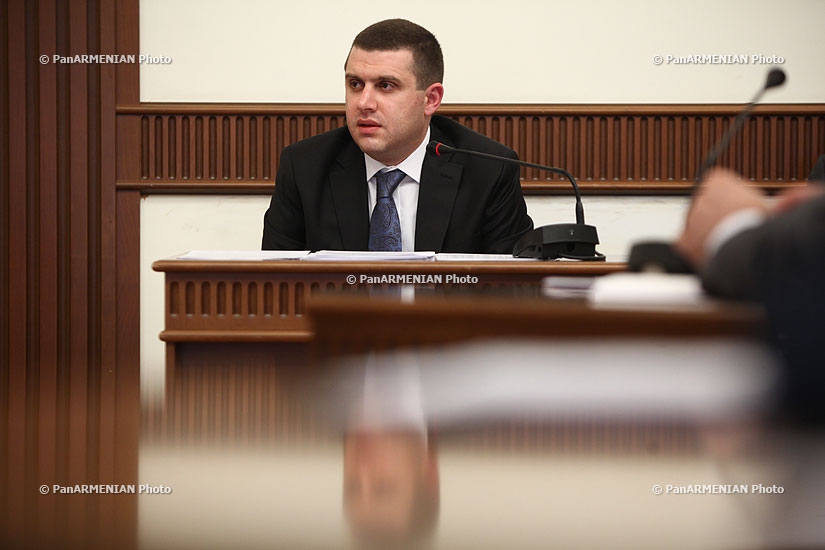 RA President Serzh Sargsyan holds a meeting at the Ministry of Territorial Administration