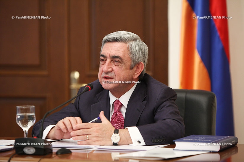 RA President Serzh Sargsyan holds a meeting at the Ministry of Territorial Administration