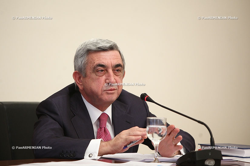 RA President Serzh Sargsyan holds a meeting at the Ministry of Territorial Administration
