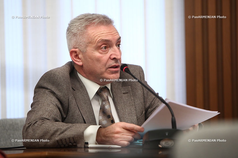 RA President Serzh Sargsyan holds a meeting at the Ministry of Territorial Administration