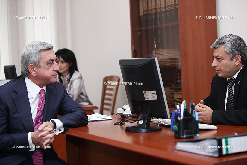 RA President Serzh Sargsyan holds a meeting at the Ministry of Territorial Administration