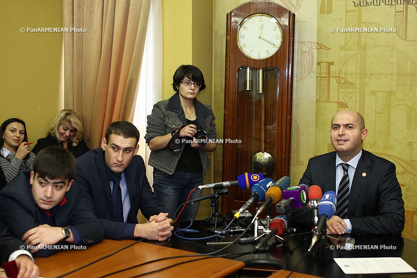 Armenian Minister of Education and Science Armen Ashotyan meets with representatives of university student councils