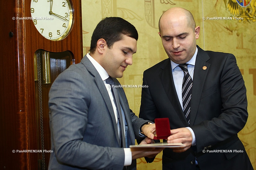 Armenian Minister of Education and Science Armen Ashotyan meets with representatives of university student councils