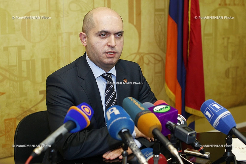 Armenian Minister of Education and Science Armen Ashotyan meets with representatives of university student councils