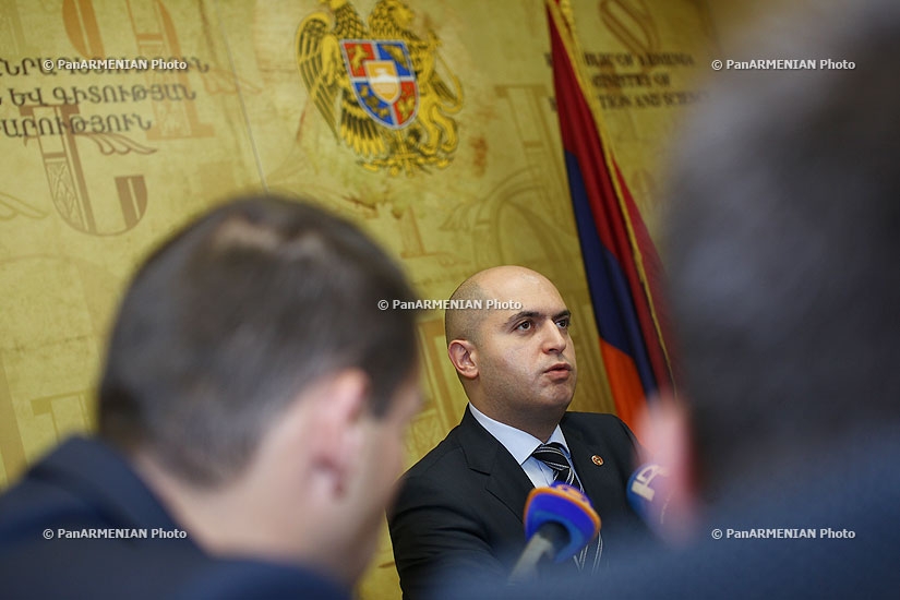 Armenian Minister of Education and Science Armen Ashotyan meets with representatives of university student councils