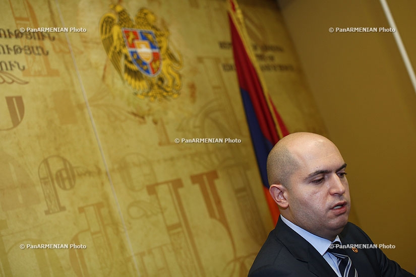 Armenian Minister of Education and Science Armen Ashotyan meets with representatives of university student councils