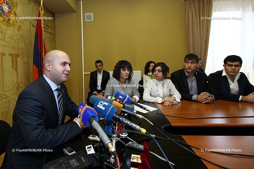 Armenian Minister of Education and Science Armen Ashotyan meets with representatives of university student councils