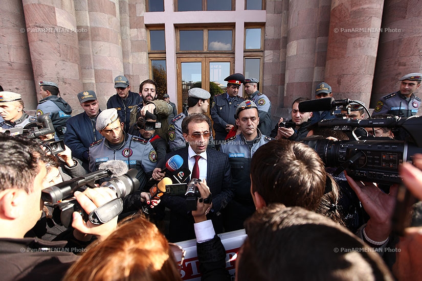 Студенческий союз АРФД Никол Агбалян инициировал шествие STOP