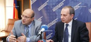 Пресс-конференция Министра экономики Армении Ваграма Аванесяна и исполнительного директора Союза компаний по информационным технологиям Карена Варданяна
