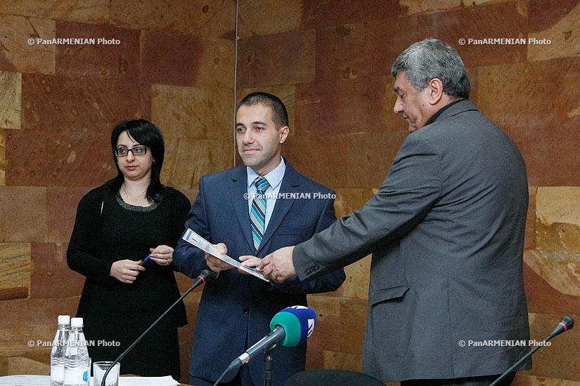 Grant certificates handed to winners of the program of assistance to young scientists’ researches 