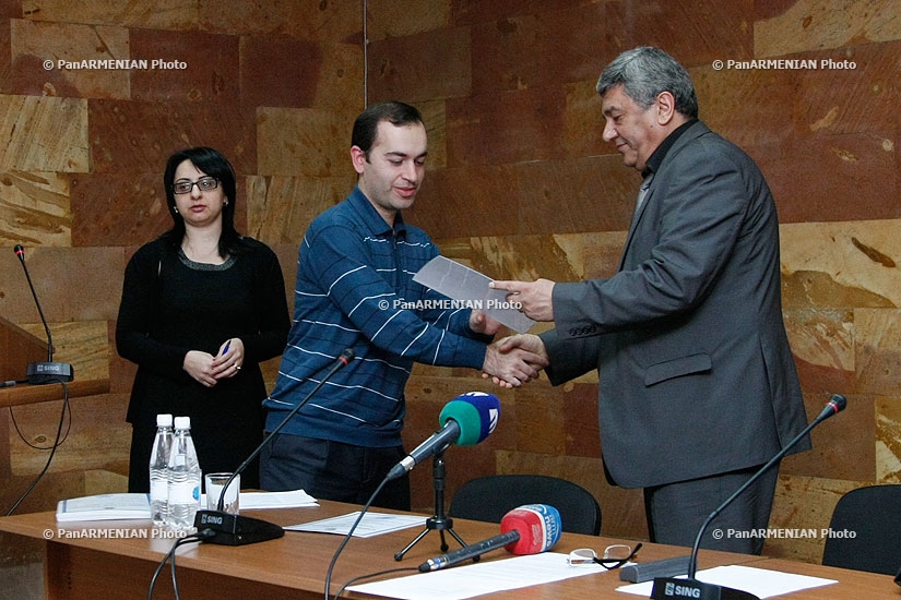 Grant certificates handed to winners of the program of assistance to young scientists’ researches 