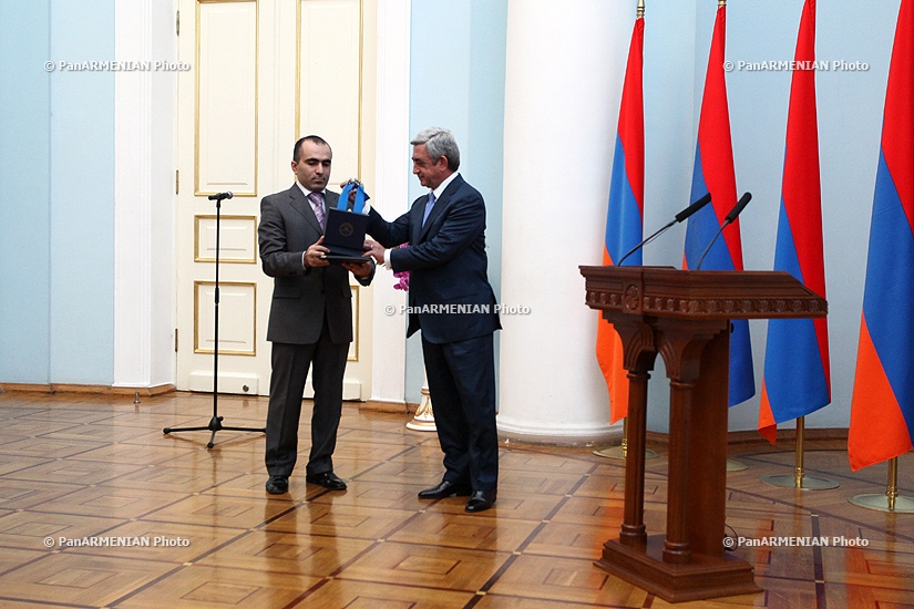 Президент Серж Саргсян наградил главу Комиссии по основным вопросам Севана Владимира Мовсисяна