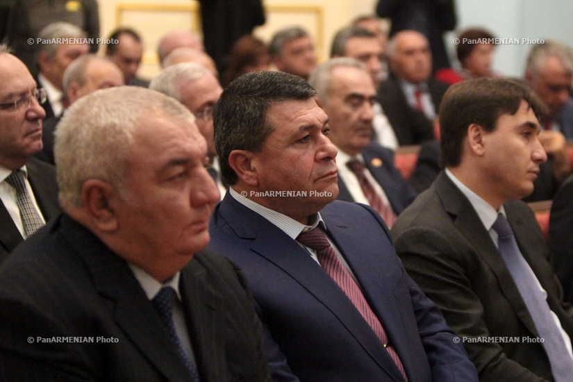 Президент Серж Саргсян наградил главу Комиссии по основным вопросам Севана Владимира Мовсисяна