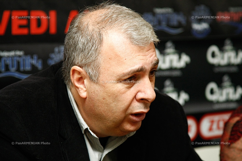 Пресс-конференция главы Союза театральных деятелей Армении Акопа Казанчяна