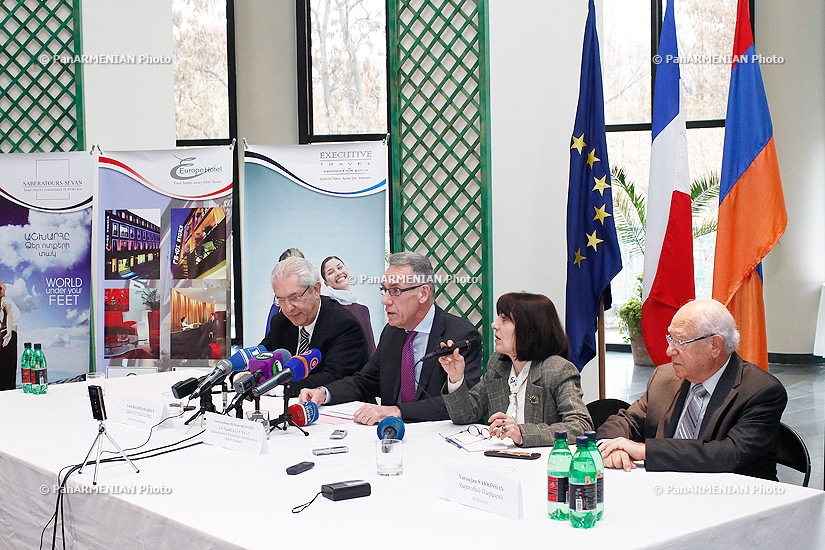 Пресс-конференция Левона Багдасаряна, Анри Рено и Варужана Саркисяна 