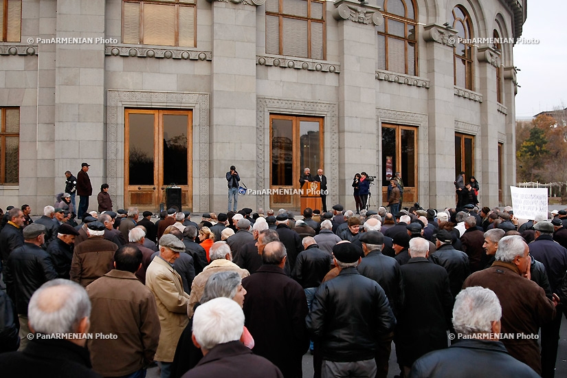 Митинг воинов-освободителей на площади Свободы: Сбор подписей, день 6