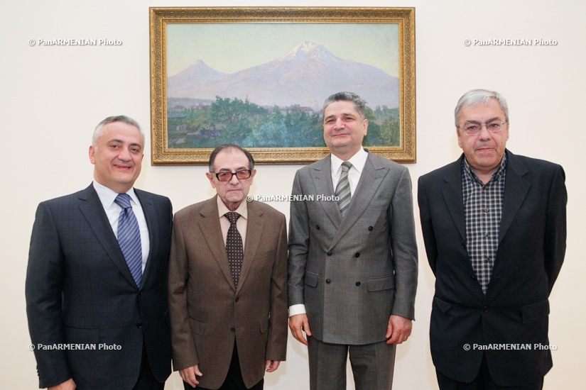 Правительство РА: Премьер-министр Тигран Саркисян наградил группу деятелей по случаю 20-летия со дня внедрения национальной валюты Армении 