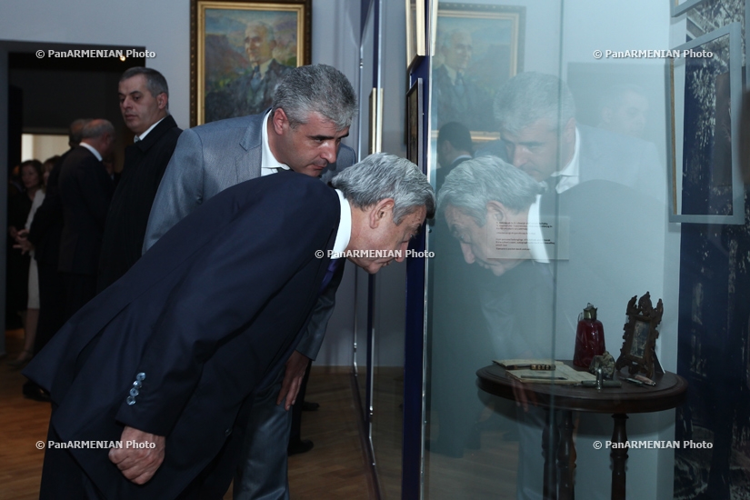 Президент Армении Серж Саркисян посетил музей литературы и искусства имени Егише Чаренца