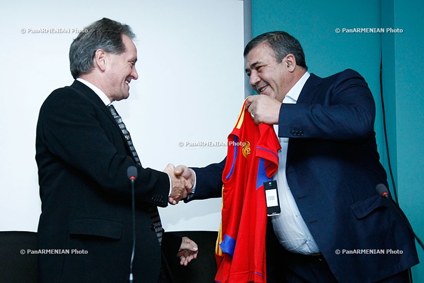 Глава Федерации Футбола Армении Рубен Айрапетян вручил дипломы лицензии PRO армянским тренерам