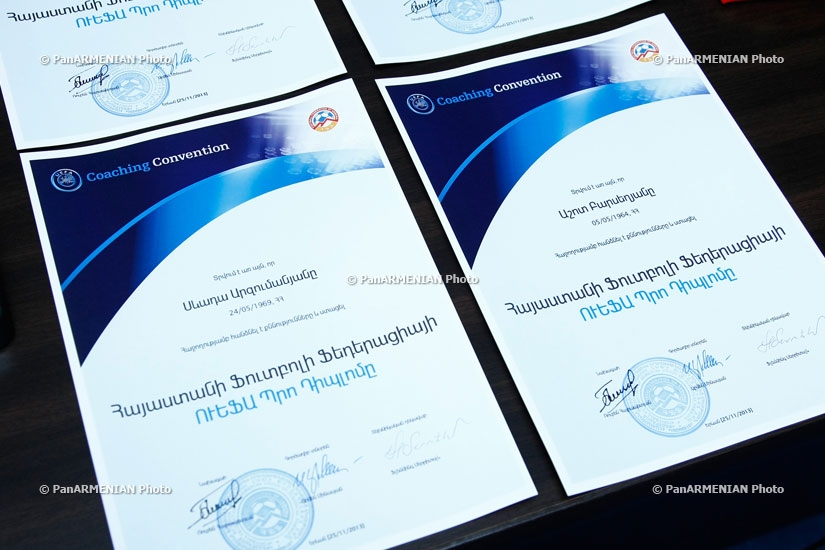 Глава Федерации Футбола Армении Рубен Айрапетян вручил дипломы лицензии PRO армянским тренерам