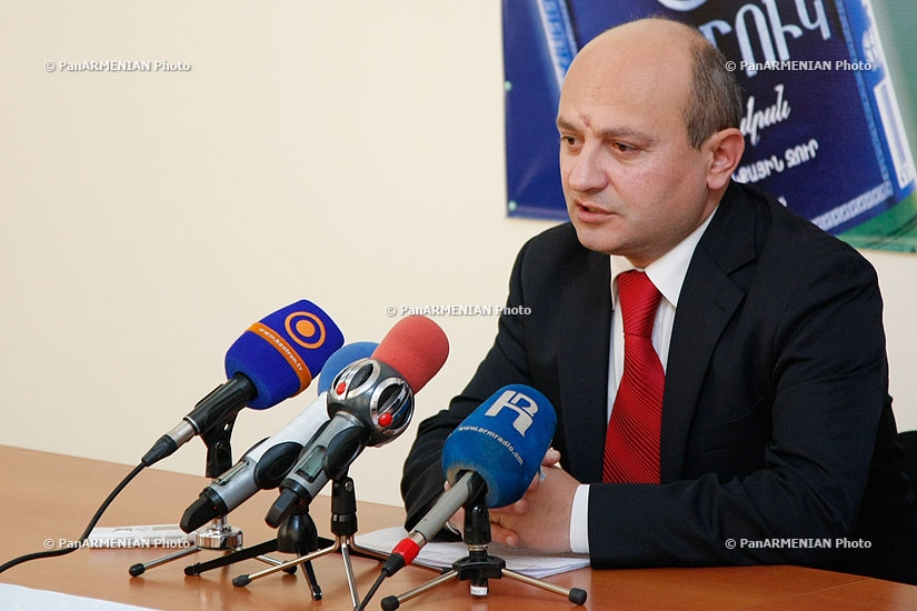 Press conference of Heritage Party's general secretary Stepan Safaryan 