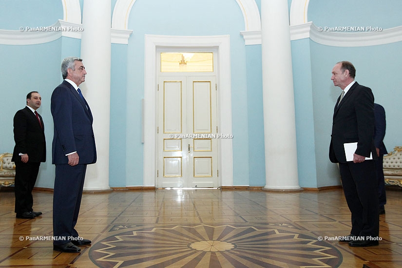 The newly appointed ambassador of Nitherlands to Armenia Hans Horbach presents his credentials to RA President Serzh Sargsyan