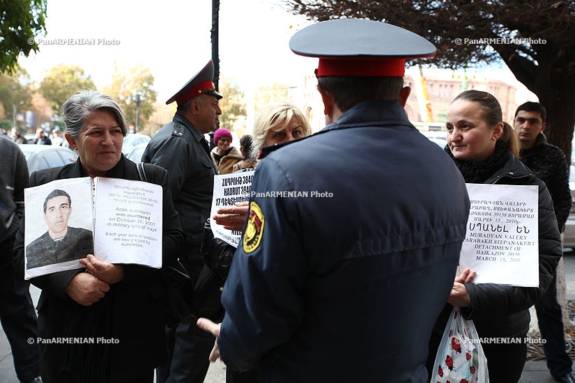  Ազատամարտիկների ու ոսկու շուկայի աշխատակիցների ցույցը Կառավարության դիմաց