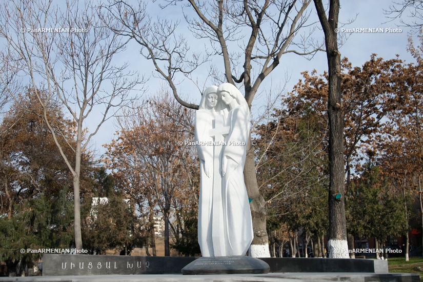 Церемония открытия памятника «Единый крест»