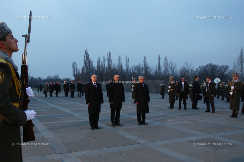 RA President Serzh Sargsyan and RF President Valdimir Putin visit Tsitsernakaberd Memorial Complex