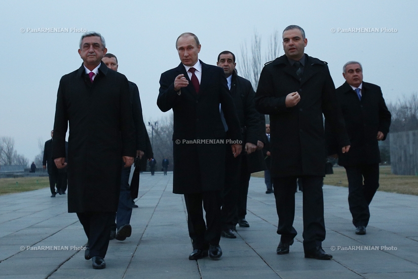RA President Serzh Sargsyan and RF President Valdimir Putin visit Tsitsernakaberd Memorial Complex