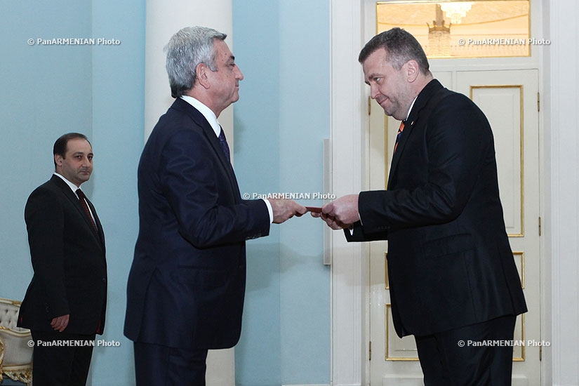 The newly appointed ambassador of Romania to Armenia Sorin Vasile  presents his credentials to RA President Serzh Sargsyan