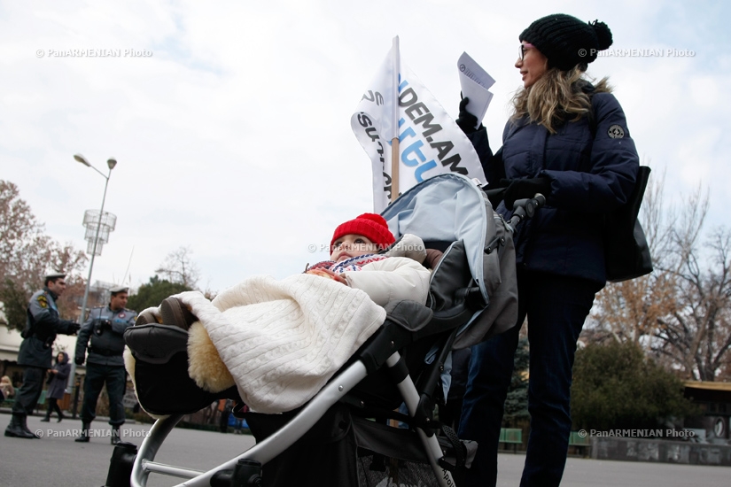 Акция протеста на велосипедах против внедрения обязательной накопительной пенсионной системы 