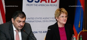 Пресс-конференция руководителя офиса USAID в Армении Карена Хилиард и министра-руководителя аппарата правительства Ваче Габриеляна 