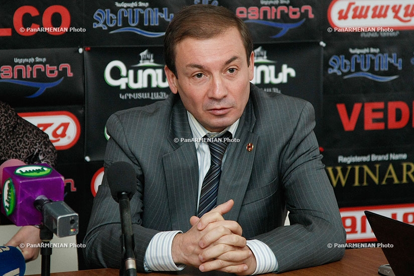 Press conference of Artak Davtyan (RPA) and politician Andreas Ghukasyan