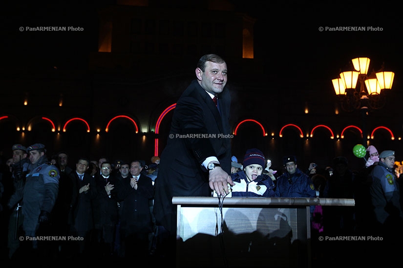 Yerevan's Grand Christmas Tree lights on