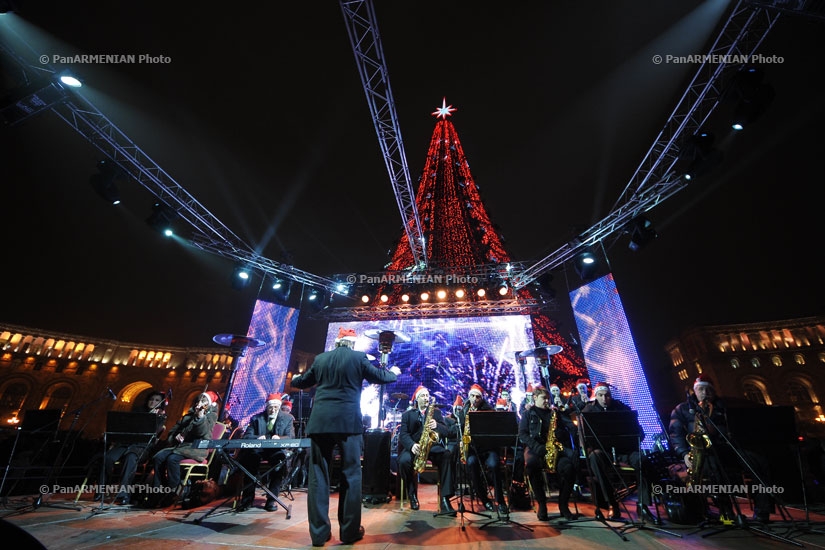 Yerevan's Grand Christmas Tree lights on