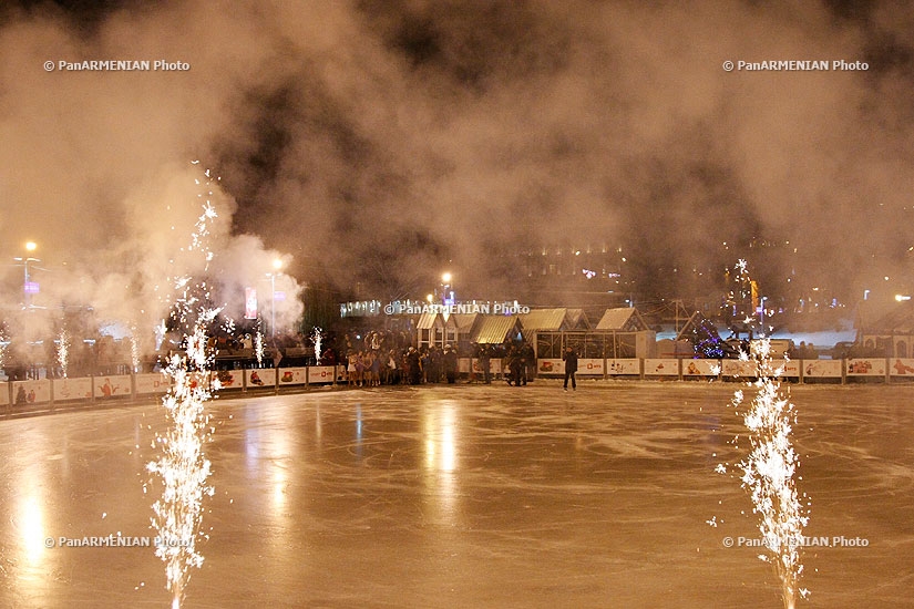 Swan lake skating-rink opens