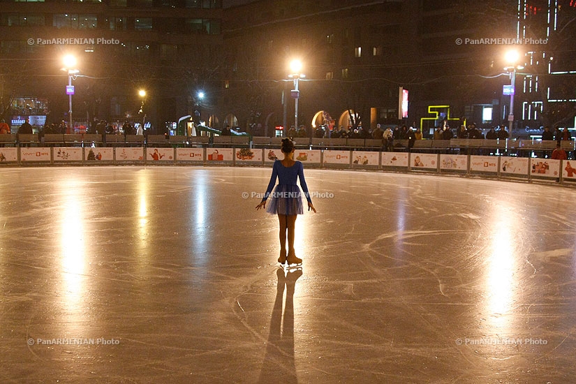 Swan lake skating-rink opens