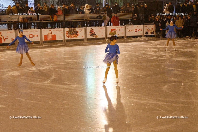 Swan lake skating-rink opens