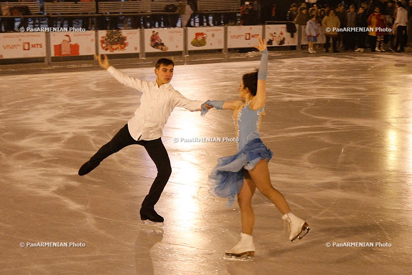 Swan lake skating-rink opens
