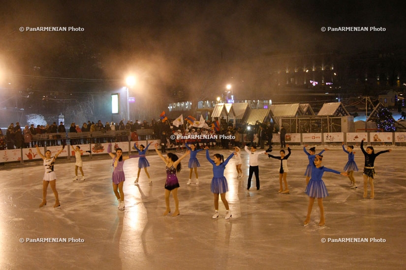Swan lake skating-rink opens