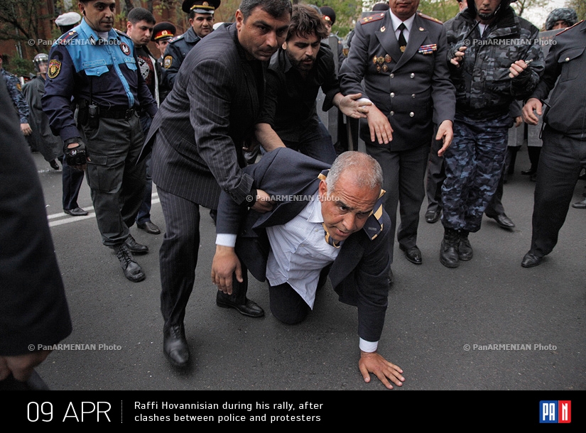 Раффи Ованесян во время своего митинга, после столкновений между полицией и демонстрантами