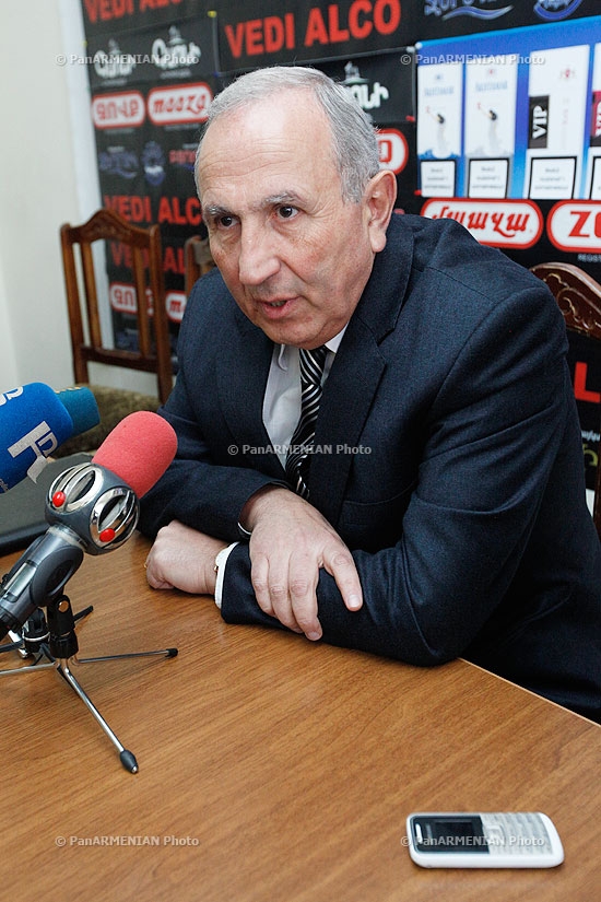 Press conference of RA Territorial Administration Ministry’s State Water Economy Committee program implementation office director Adibek Ghazaryan
