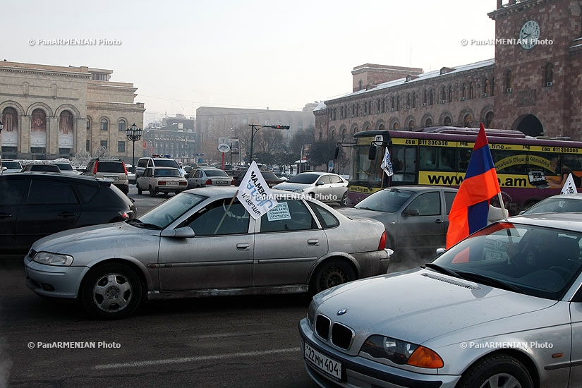 Инициатива «Я против» провела акцию осведомления на машинах на Площади Республики