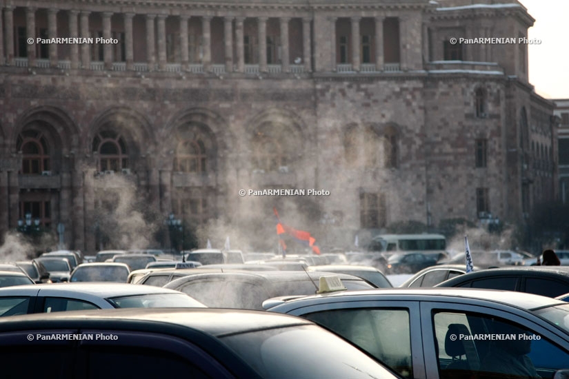 Инициатива «Я против» провела акцию осведомления на машинах на Площади Республики