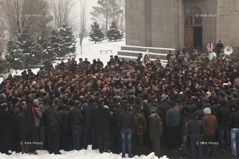 Похороны младшего сержанта Армена Ованнисяна, погибшего  в результате диверсионного акта азербайджанских ВС